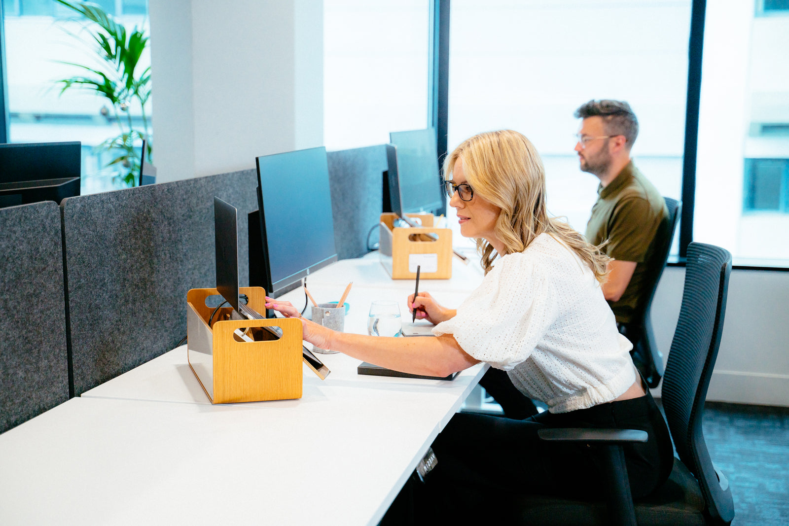 Pros and Cons of Desk Sharing