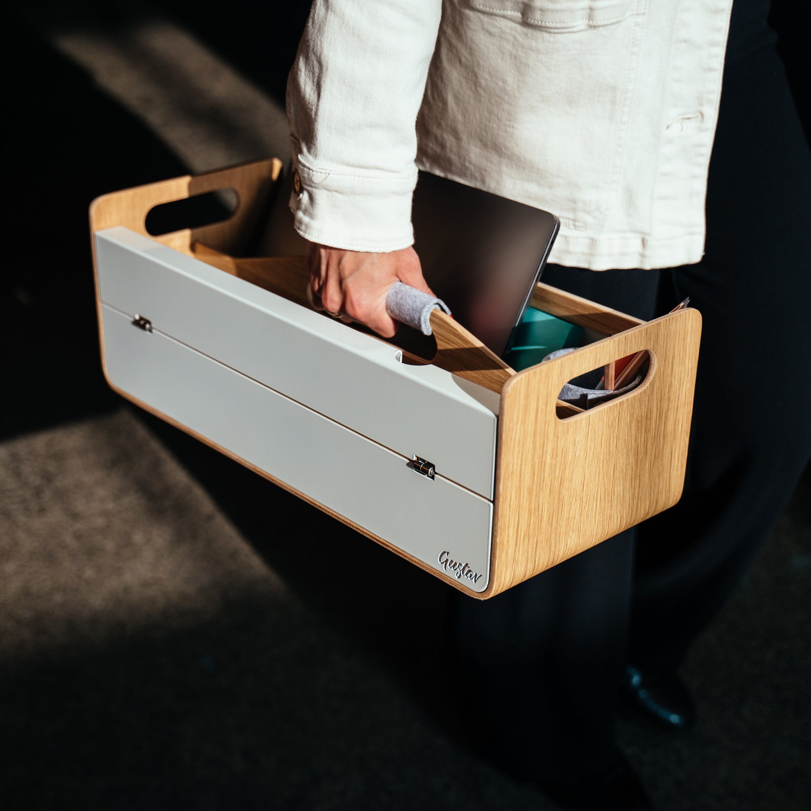 Gustav Concept Mobile Laptop Table