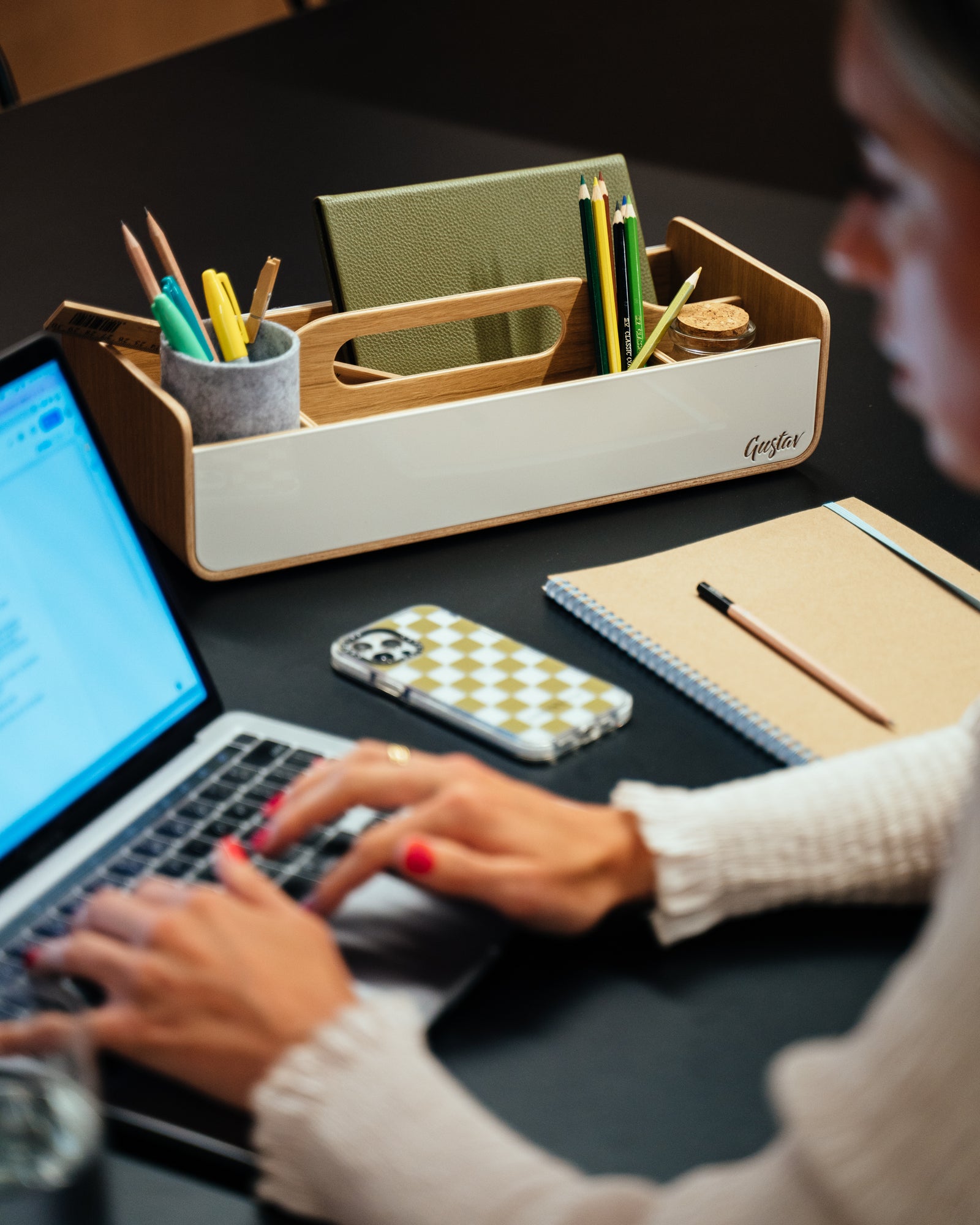 Gustav Lounger Desk Organizer