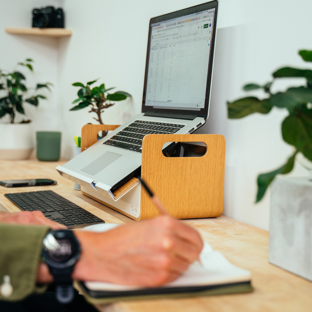 Minimalist Desk Setup Guide: Work Better with Less