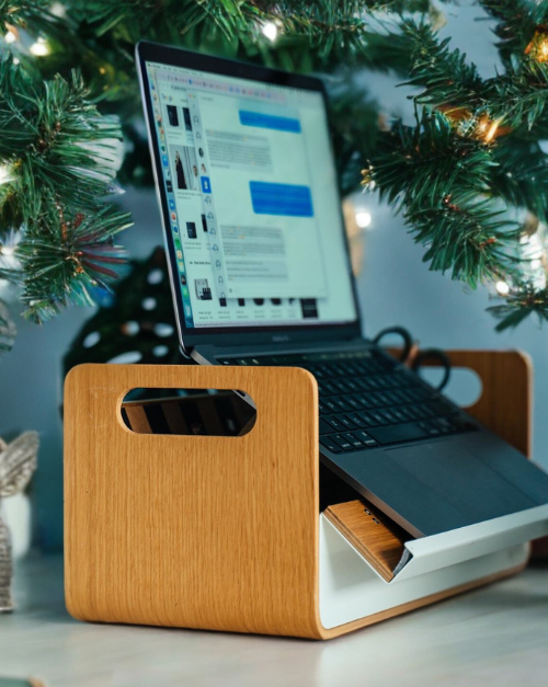 Top Tips for Embracing the Festive Season In Your Home Office