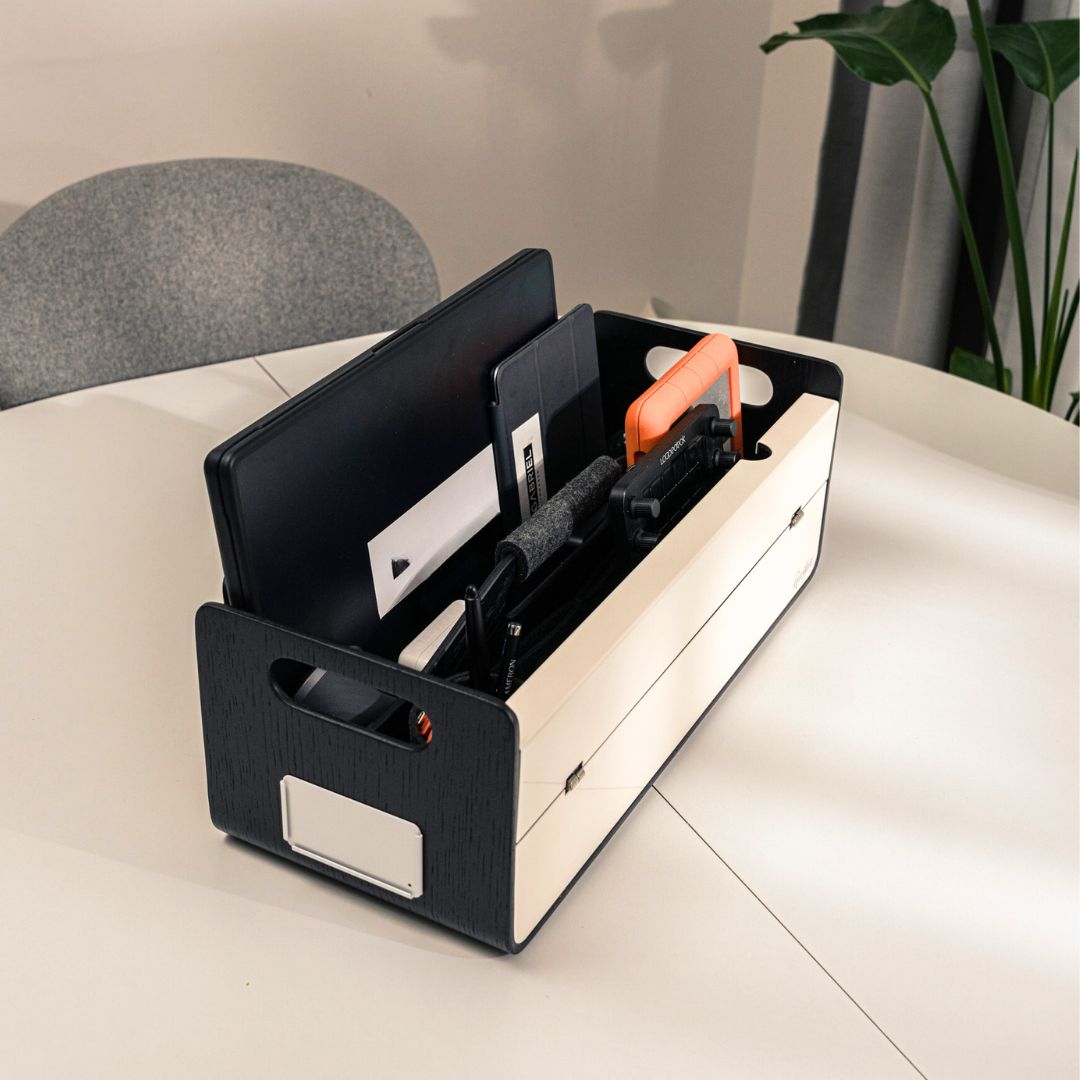 Tragbarer Schreibtisch-Organizer und Laptop-Ständer – Gustav XL Schwarz – Gustav Concept