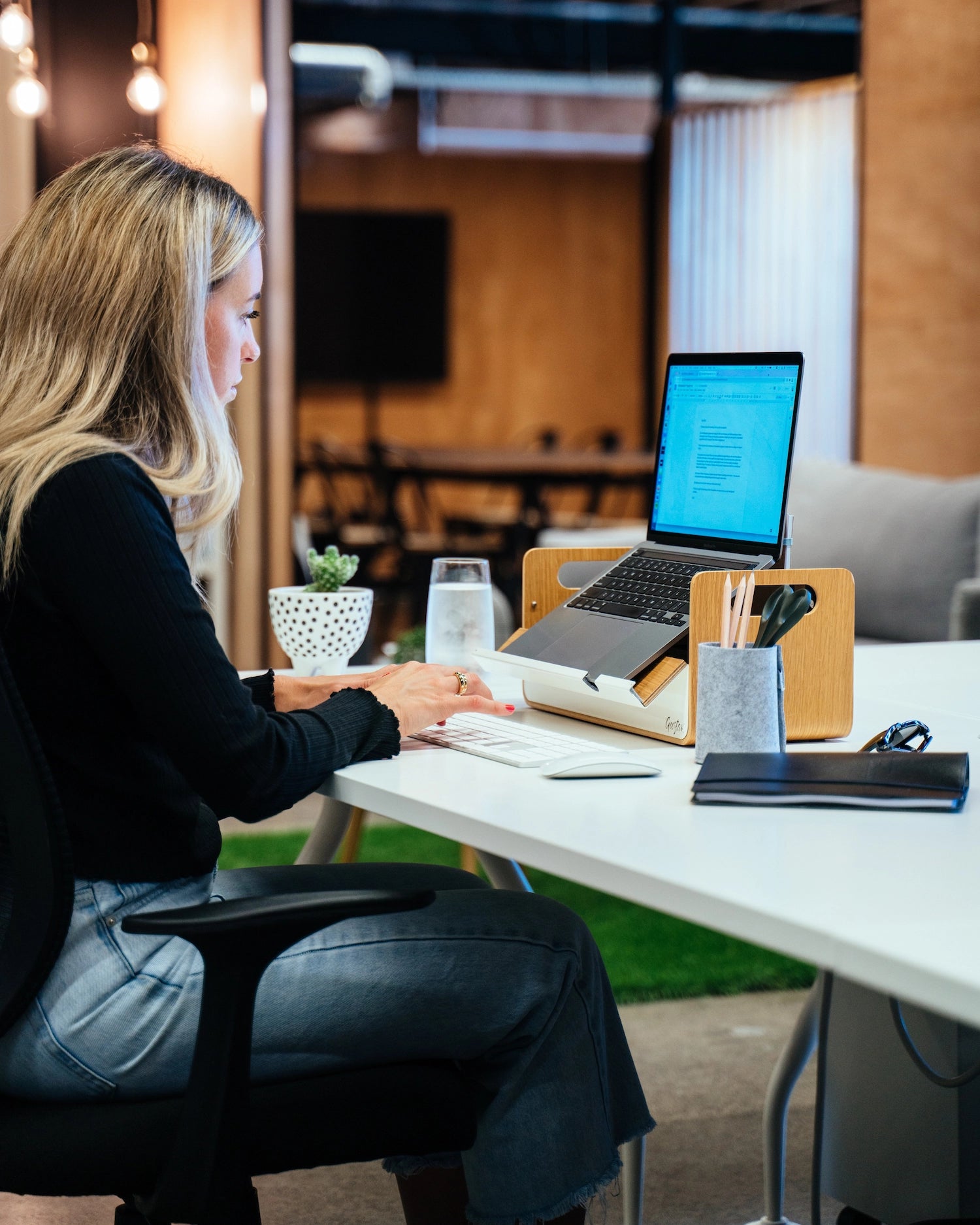 Desk sharing with Gustav Organizer and Laptop Stand