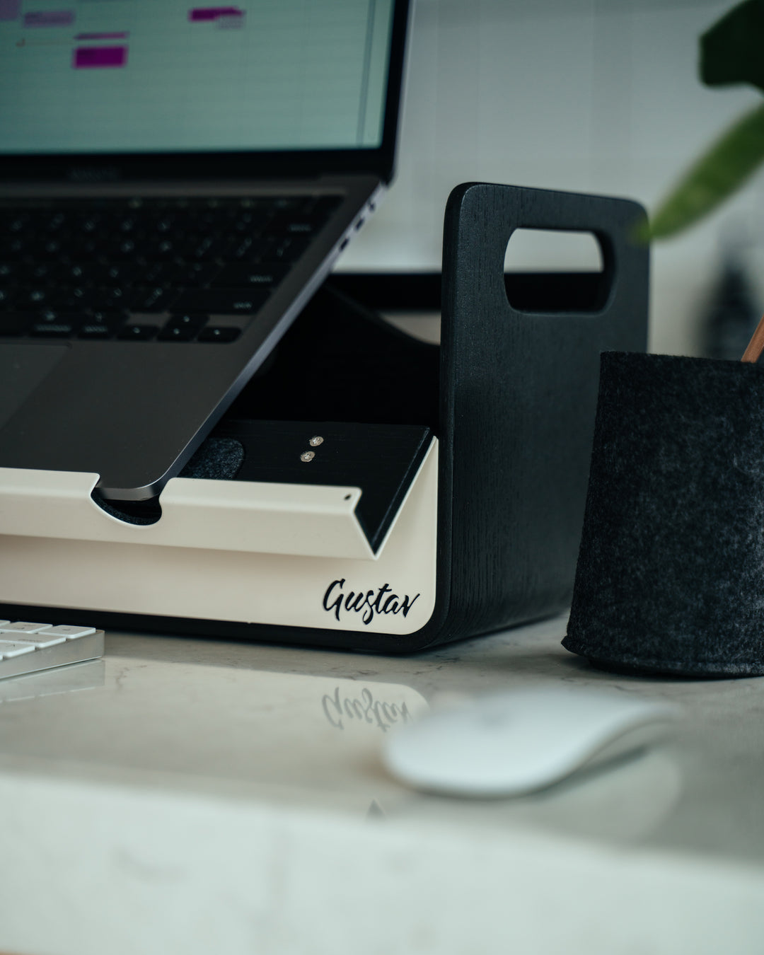 Gustav Original Black - Desk Organizer og Laptop Stand