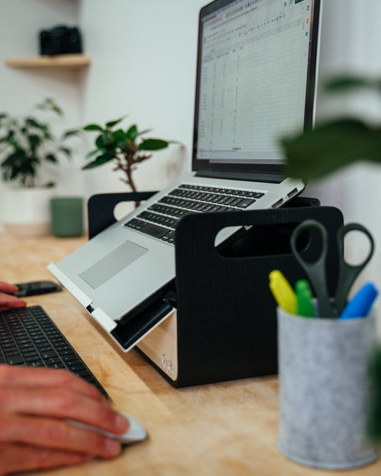 Gustav Original Black - Desk Organizer og Laptop Stand