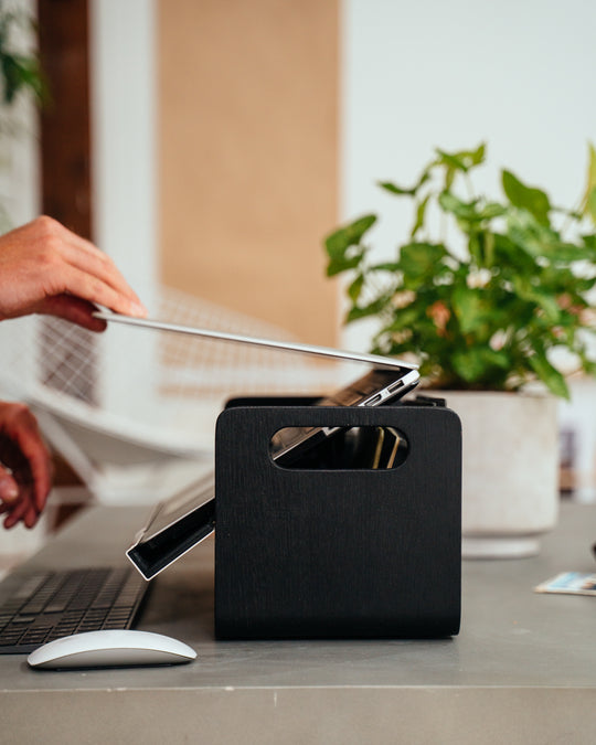 Gustav Original Black - Desk Organizer og Laptop Stand