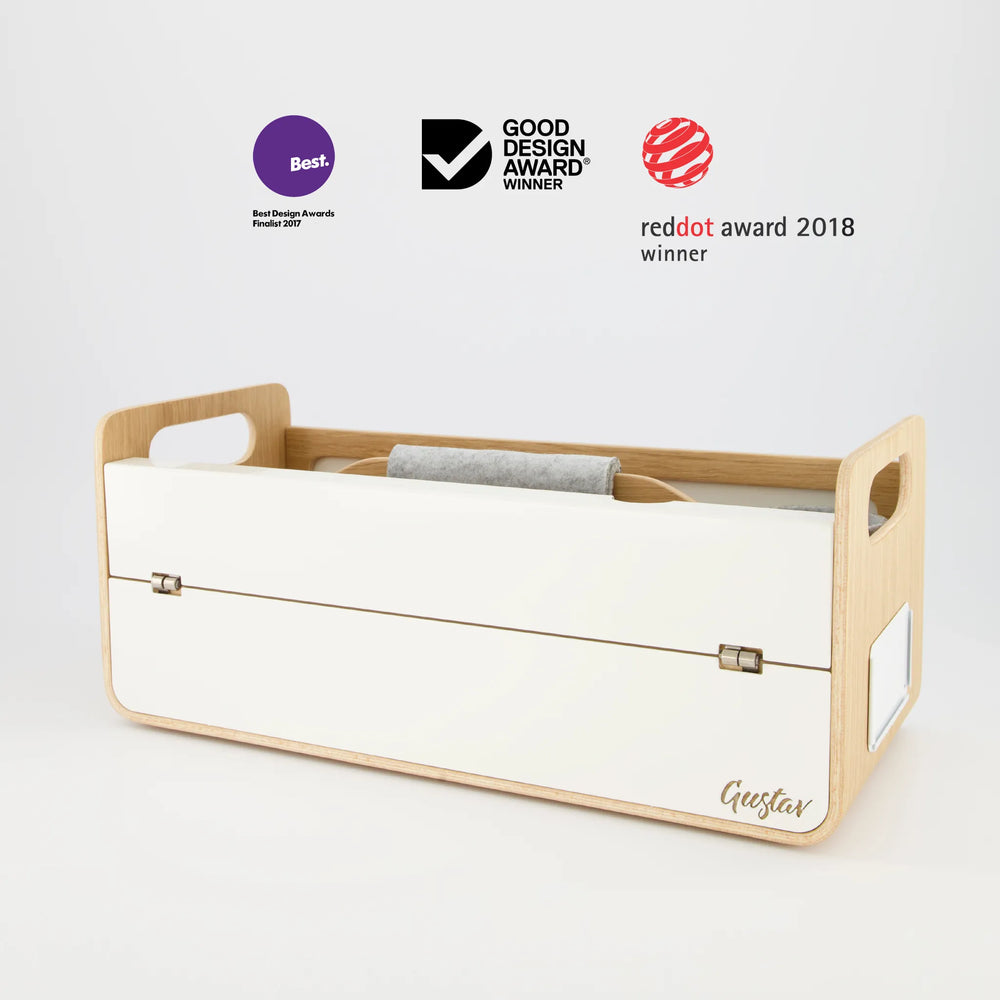 Gustav Original oak desk organizer – side view with brand detail