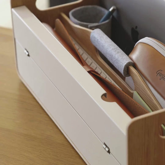 Gustav Organizer and Laptop Stand in Action